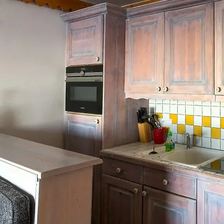 Les Hauts Bois Apartment *